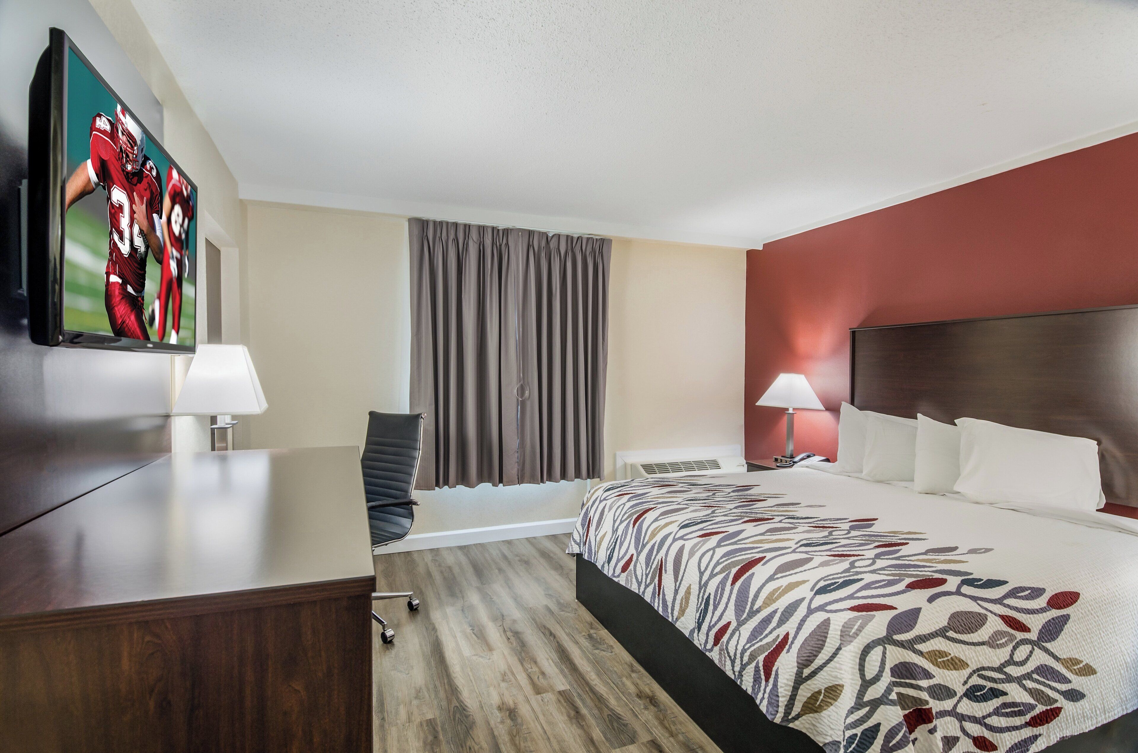 Superior Room, 1 King Bed, Accessible, Non Smoking (Roll-In Shower) | Desk, iron/ironing board, free cots/infant beds, rollaway beds