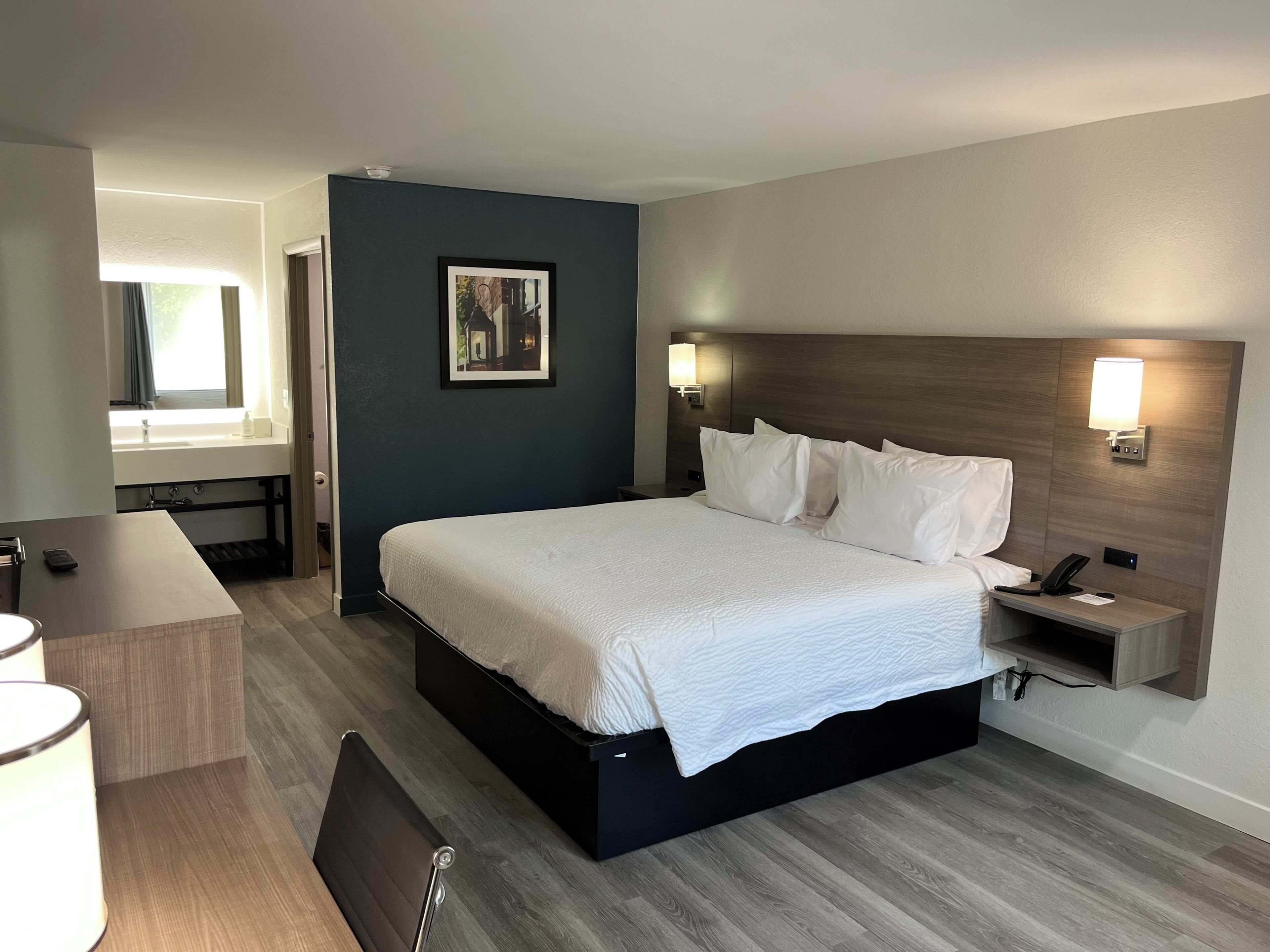 Room, 1 King Bed, Non Smoking | Blackout curtains, free WiFi, bed sheets
