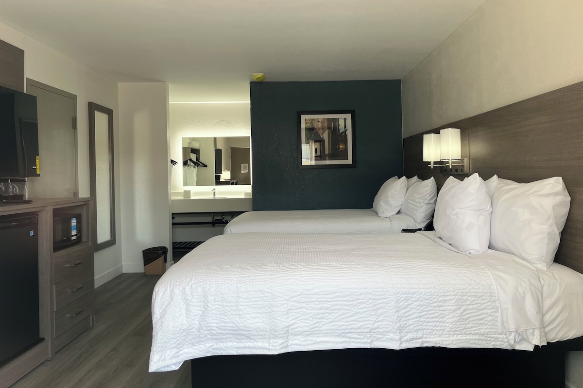 Blackout drapes, WiFi (free), bed sheets