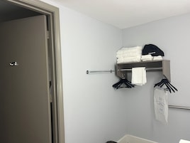 Room, 1 Queen Bed, Accessible, Non Smoking (Mobility, Roll-In Shower) | Bathroom | Combined shower/tub, towels