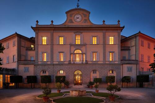 Fassade der Unterkunft – Abend/Nacht