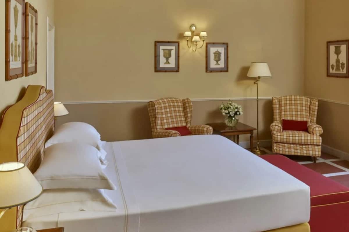 Hypo-allergenic bedding available, minibar, in-room safe, desk