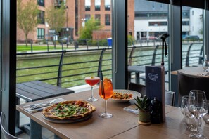 Breakfast, lunch and dinner served - voco Belfast by IHG (Belfast)