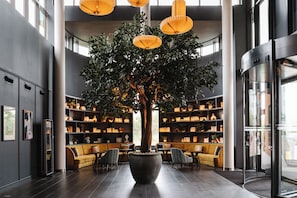 Reception - voco Belfast by IHG (Belfast)