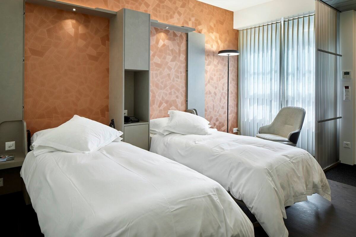 Hypo-allergenic bedding, in-room safe, desk, laptop workspace