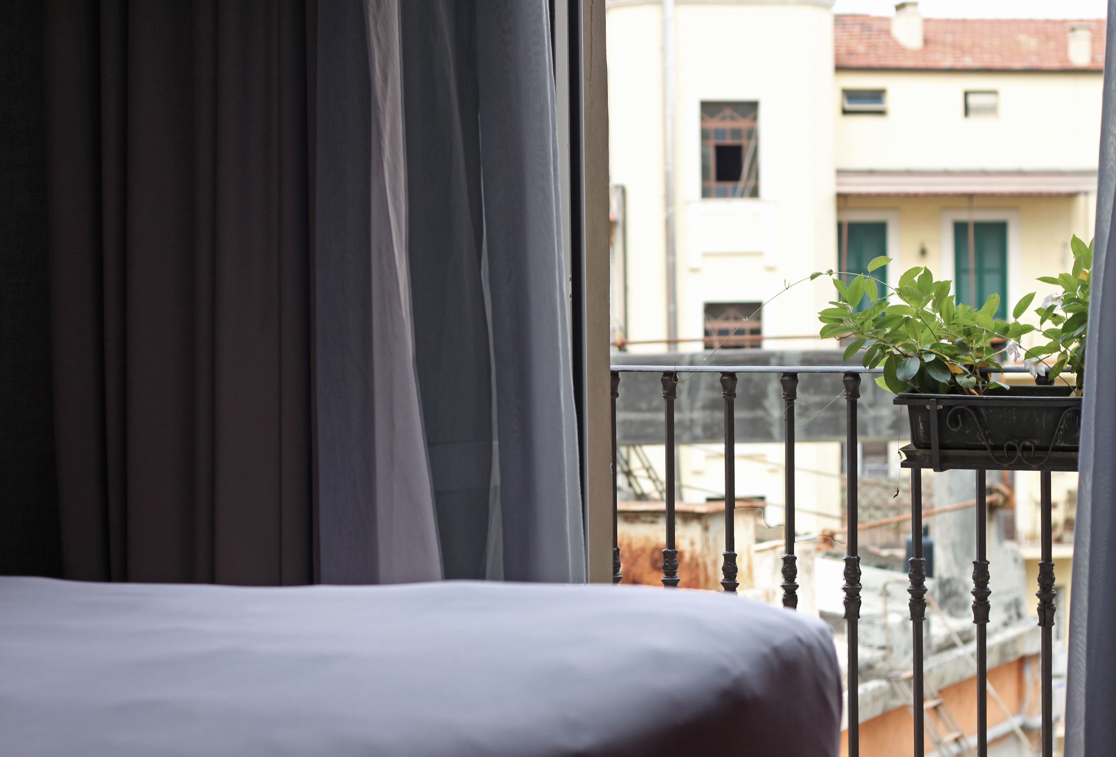 smart double room single use | hypo-allergenic bedding, minibar, in-room safe, desk