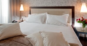 Spacious Triple Room | Hypo-allergenic bedding, minibar, in-room safe, desk - c-hotels Fiume (Rome)