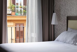 Hypo-allergenic bedding, minibar, in-room safe, desk - c-hotels Fiume (Rome)