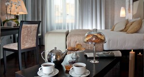 Executive kamer, 1 twee- of 2 eenpersoonsbedden | Hypoallergeen beddengoed, een minibar, een kluis op de kamer, een bureau