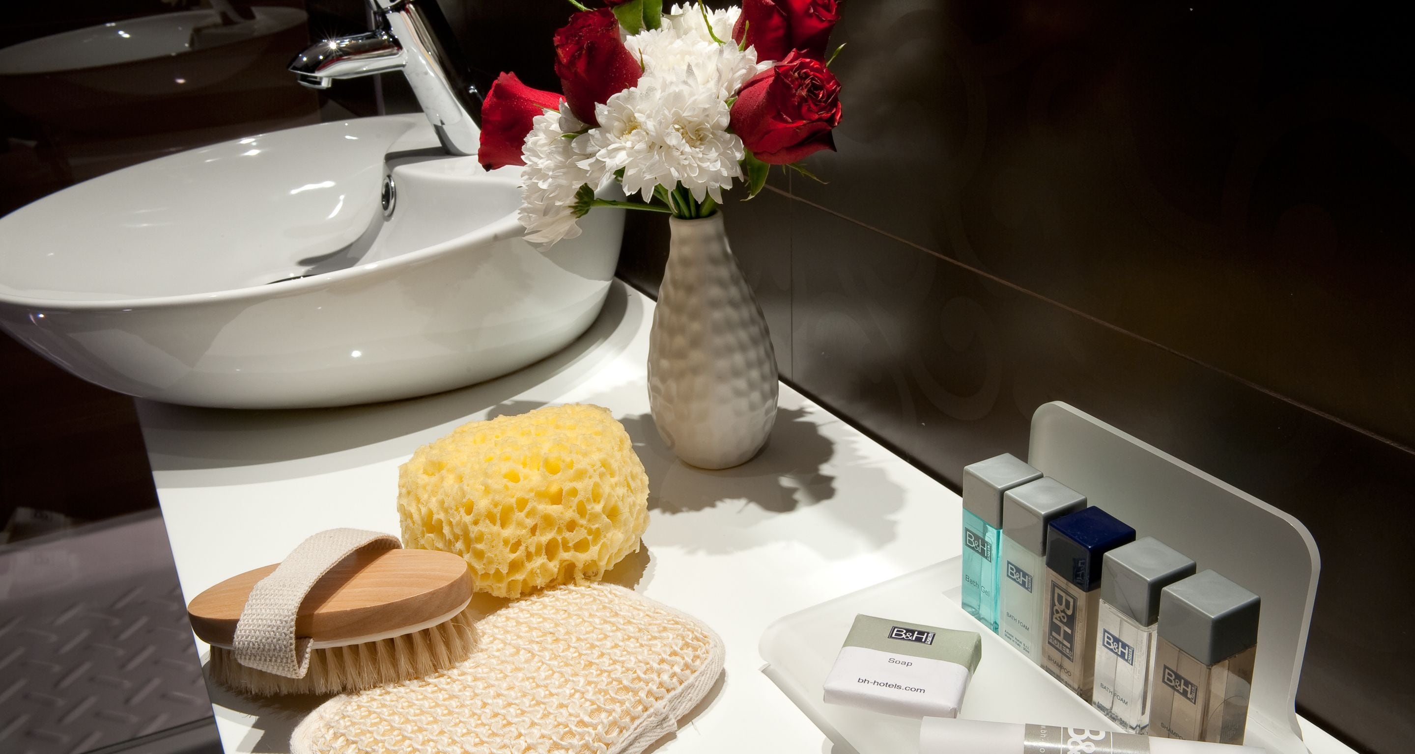 smart double room single use | bathroom | shower, hair dryer, bidet, towels