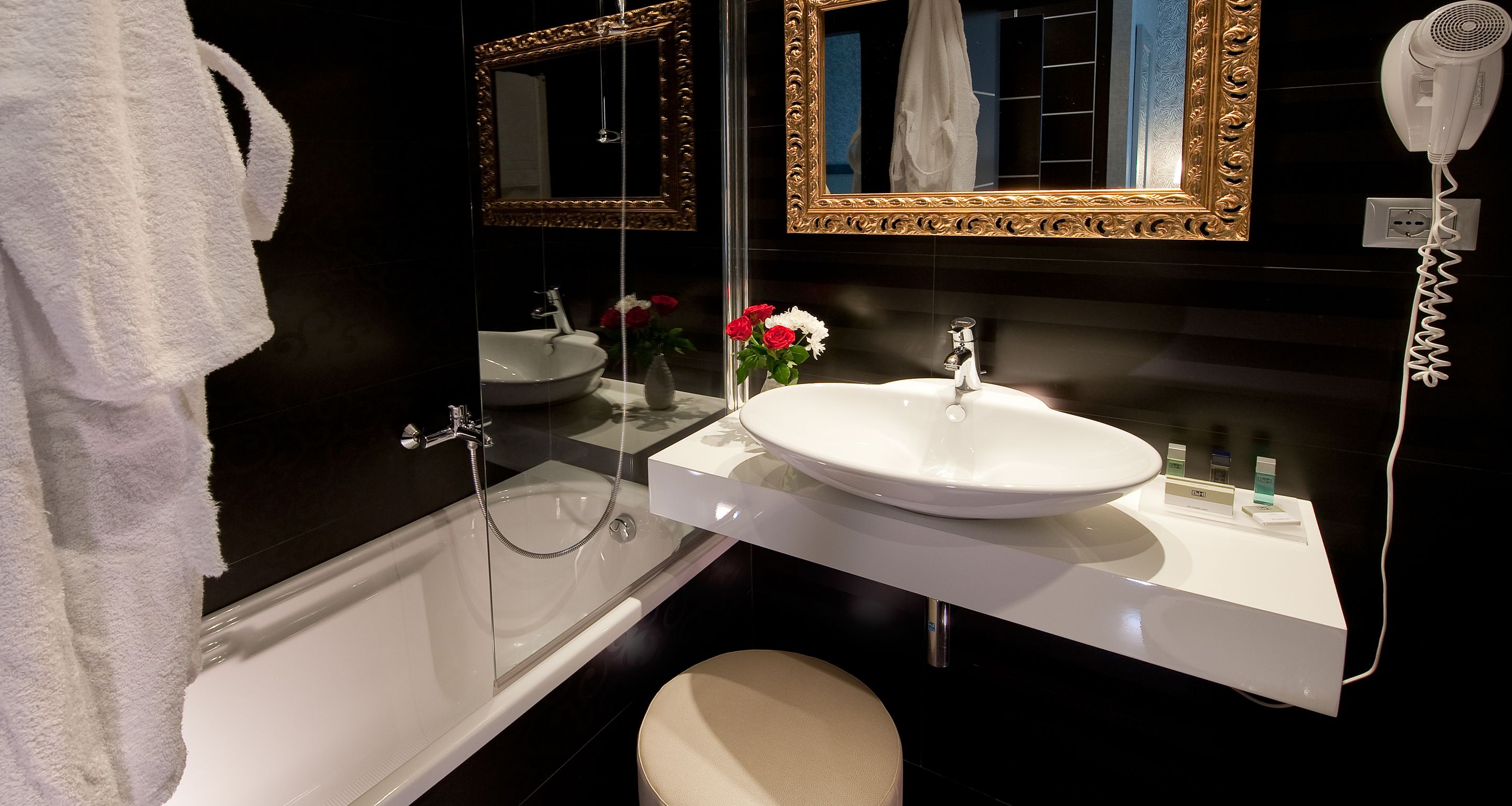 smart double room | hypo-allergenic bedding, minibar, in-room safe, desk