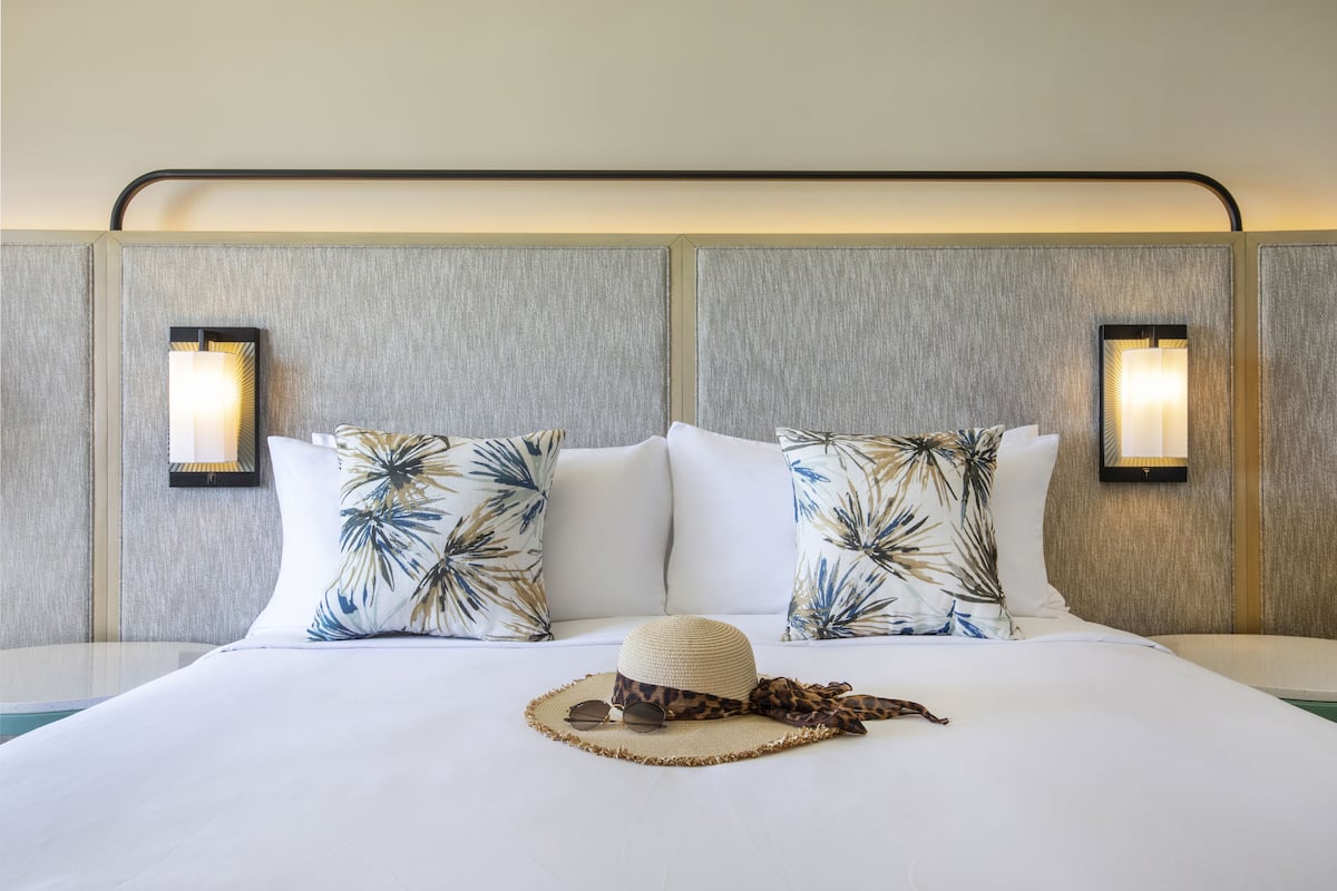 1 多间卧室、迷你吧、客房内保险箱、办公桌