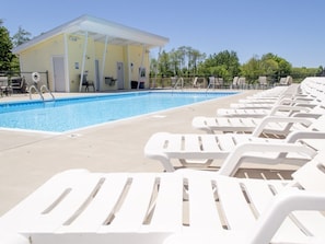 Outdoor pool, a heated pool, pool loungers - Sun N Sand Resort (South Haven)