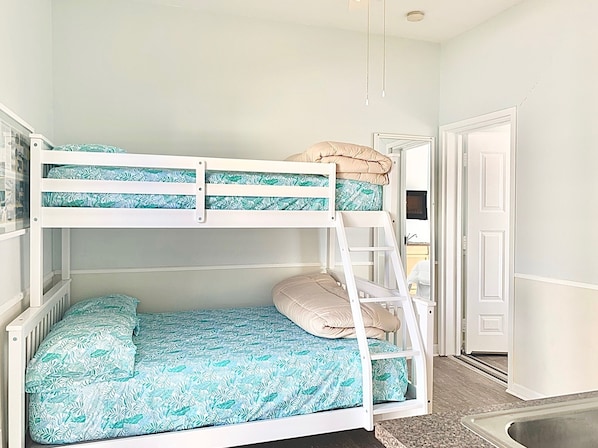 Family Suite, Private Bathroom (Lake House Twin/Full Bunk)