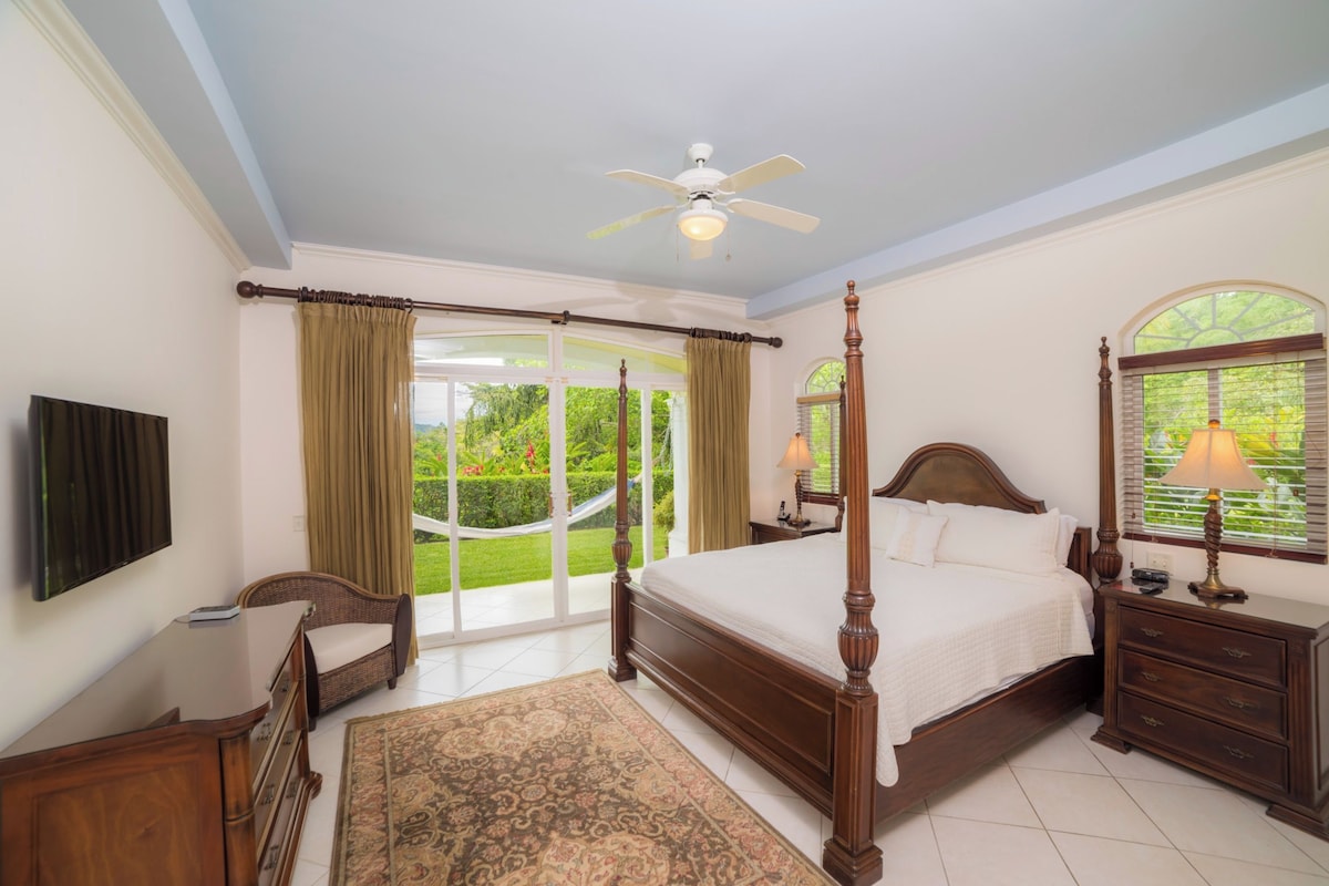 Apartment, 2 Bedrooms (Colina 8E) | Premium bedding, down comforters, in-room safe, laptop workspace