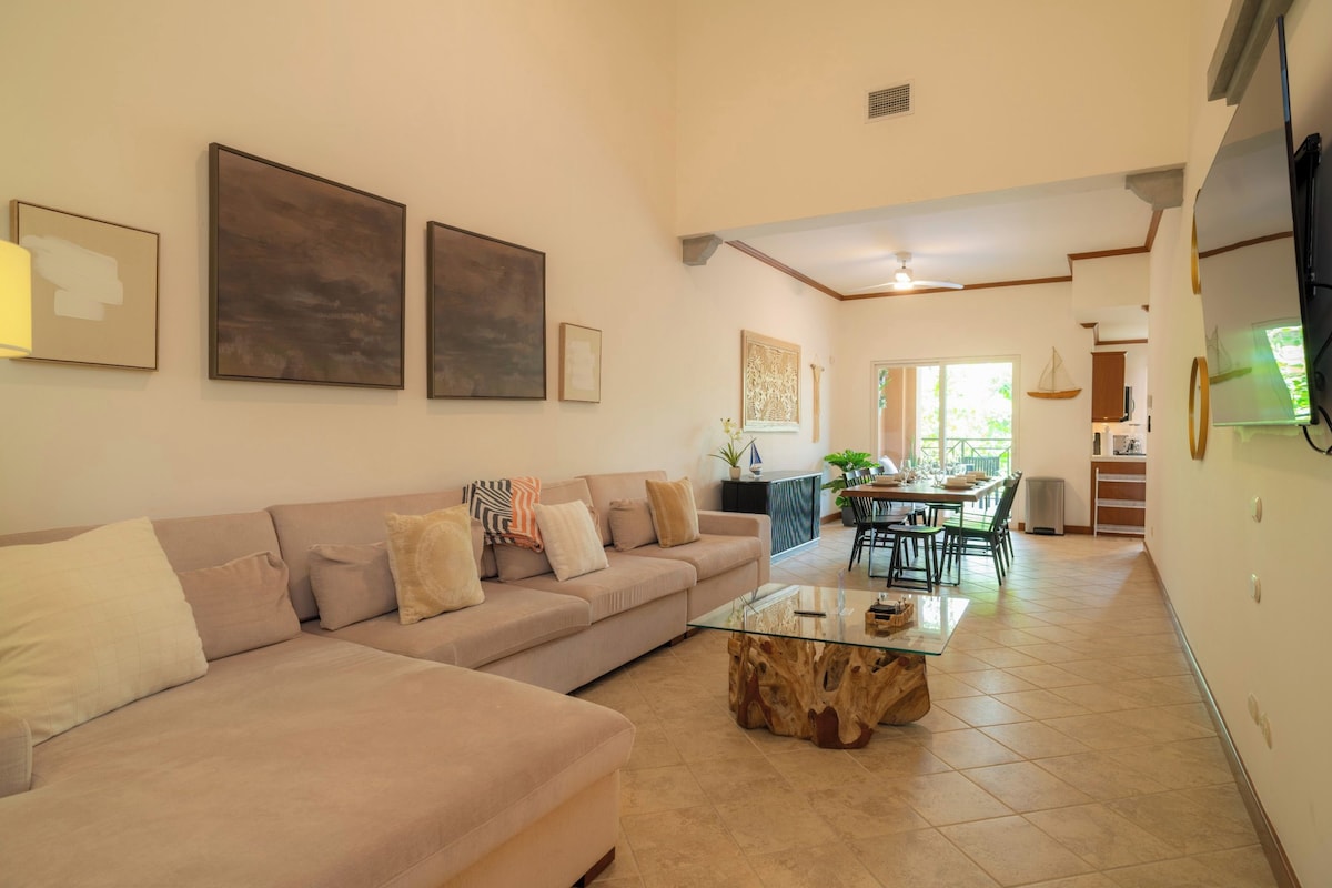 Apartment, 3 Bedrooms (Veranda 1C) | Living area | 32-inch TV with cable channels
