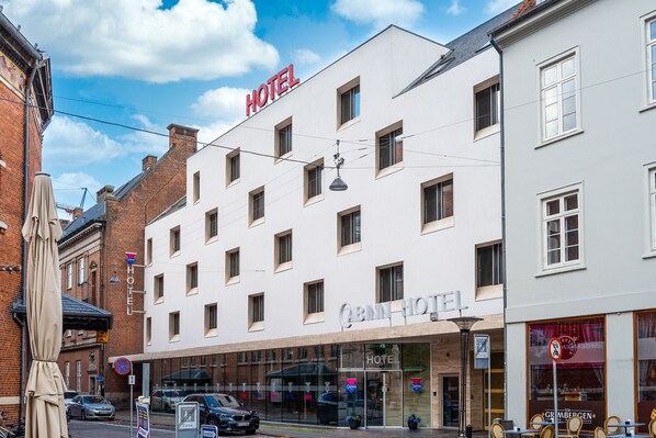 A hotel with a modern facade, multiple windows, and a sign indicating it is a hotel. - CABINN Aarhus Hotel (Aarhus)