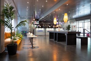 Reception - CABINN Aarhus Hotel (Aarhus)