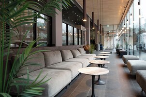 Siddeområde i lobbyen
