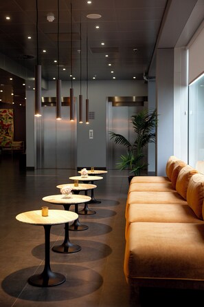 Lobby sitting area - CABINN Aarhus Hotel (Aarhus)