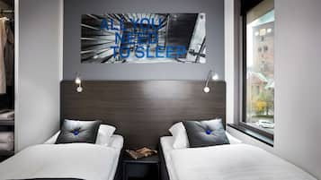 Commodore | Hypo-allergenic bedding, blackout drapes, iron/ironing board, free WiFi