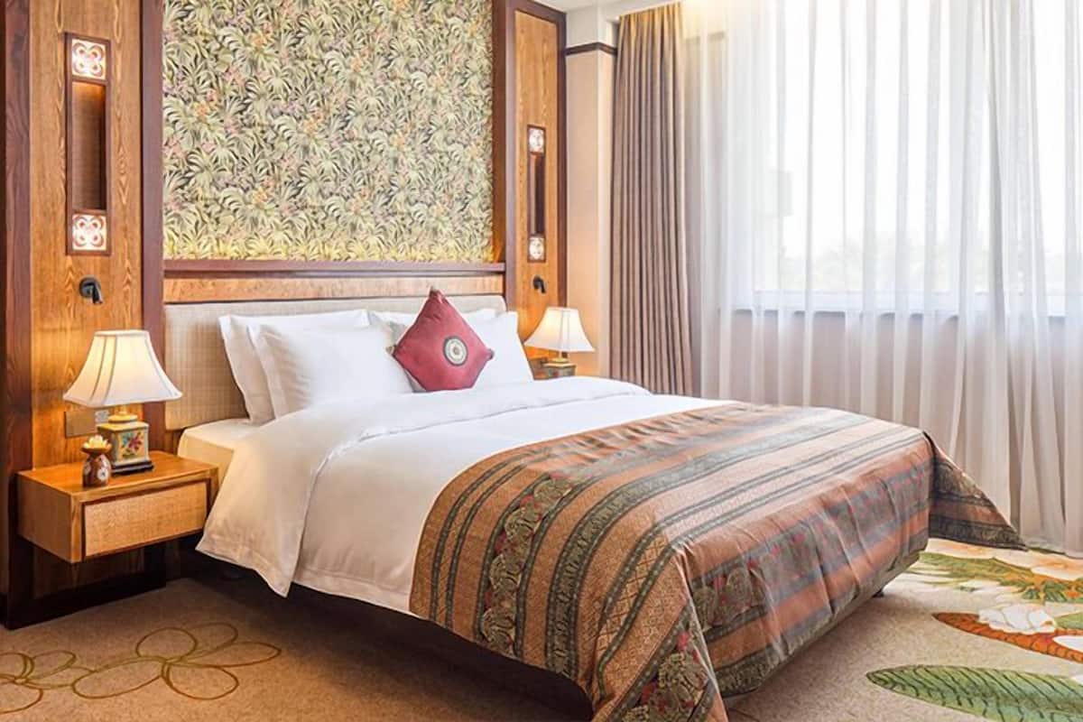 Superior Room, 1 Bedroom | In-room safe, blackout drapes, free WiFi, bed sheets