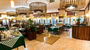 2 restaurants servant le petit déjeuner