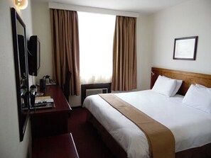 In-room safe, desk, laptop workspace, free WiFi - Arcadia Hotel (Pretoria)