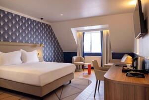 Premium bedding, in-room safe, desk, blackout curtains