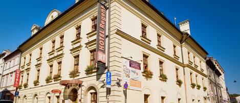 Vista frontal de la propiedad