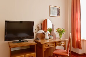 Hypo-allergenic bedding, blackout drapes, free WiFi, bed sheets - Hotel Regent (Kraków)