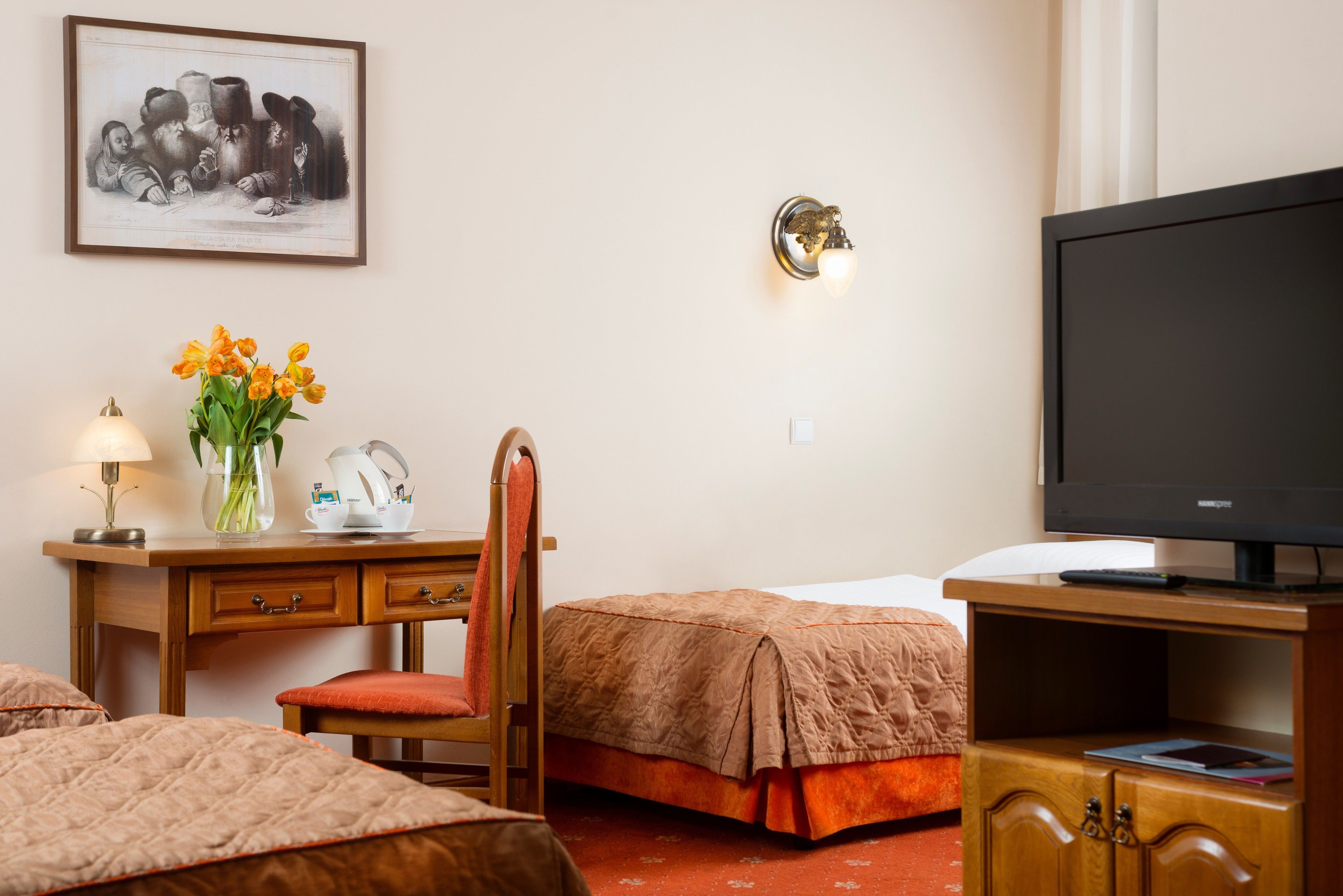 family room | hypo-allergenic bedding, blackout curtains, free wifi, bed sheets