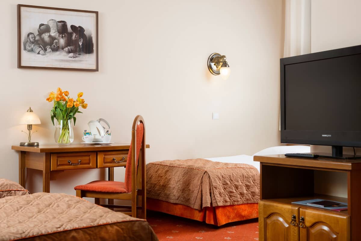 Familienzimmer | Allergikerbettwaren, Verdunkelungsvorhänge, kostenloses WLAN, Bettwäsche