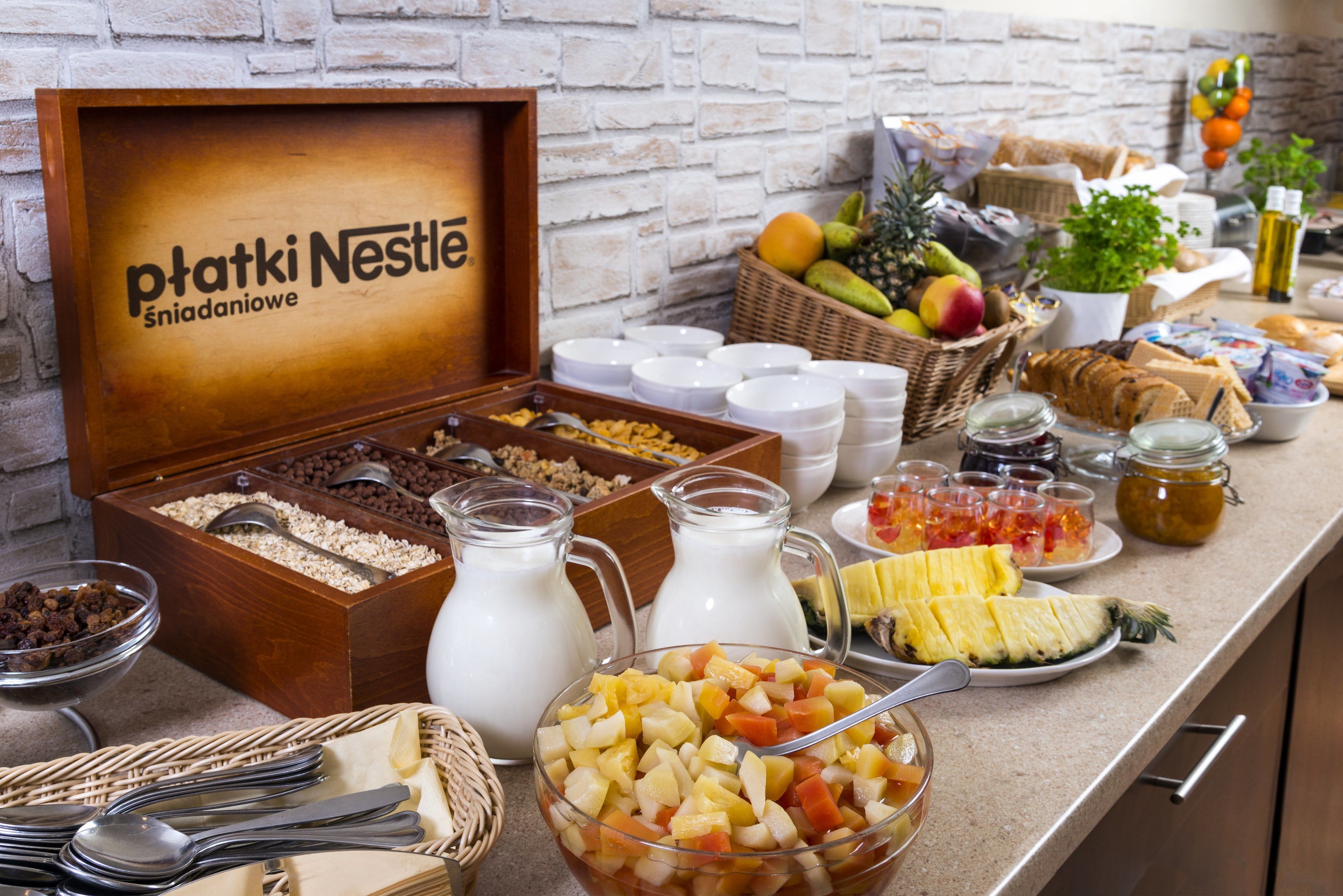 free buffet breakfast