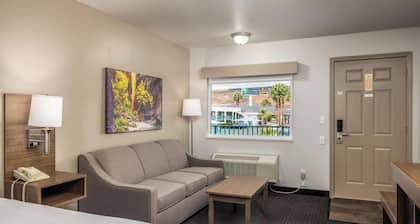 St. George Inn & Suites