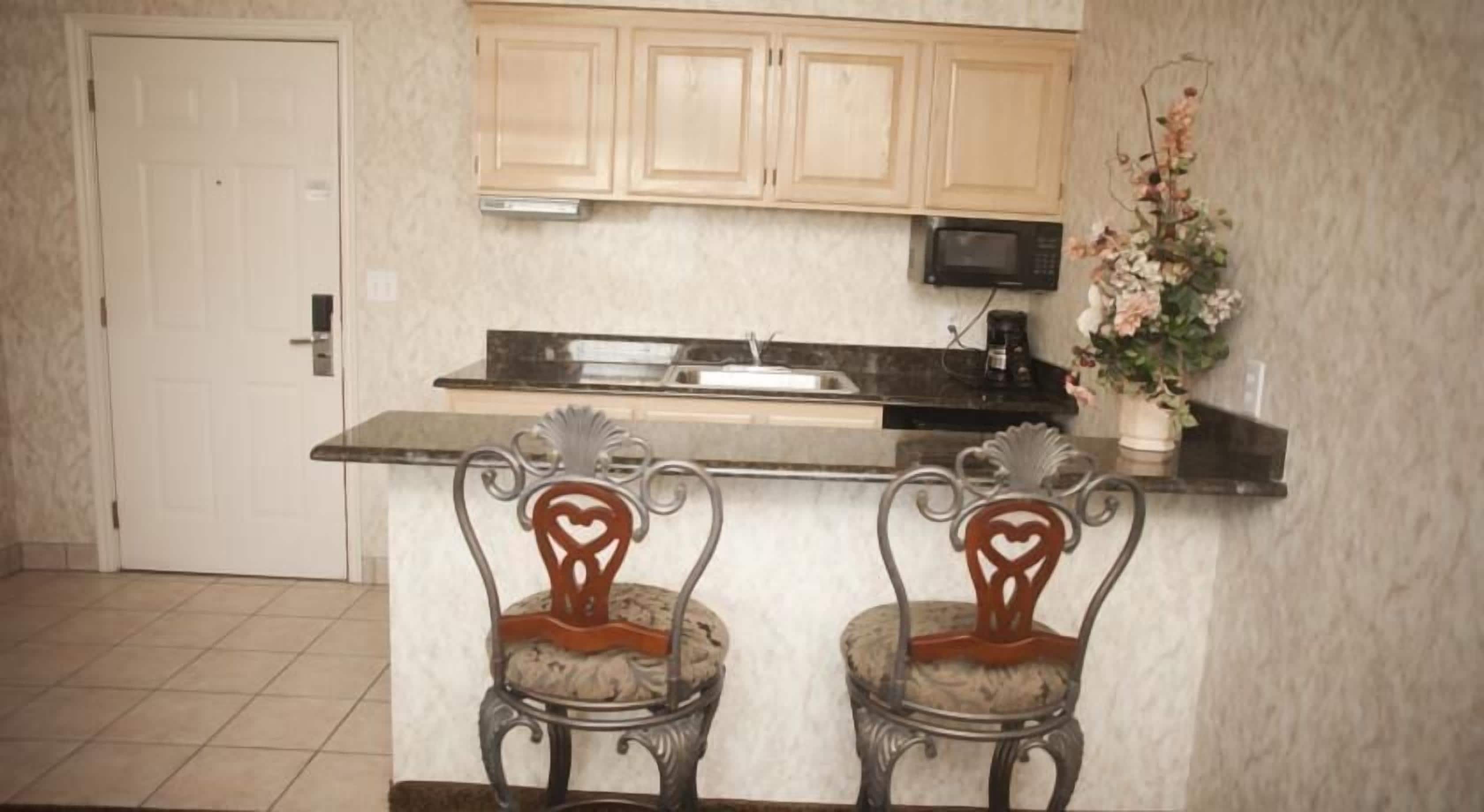 suite | private kitchenette | coffee/tea maker