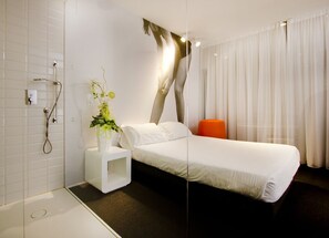 Deluxe Double Room, Garden Area | Minibar, in-room safe, desk, soundproofing - Green Hotel Motel (Vergiate)