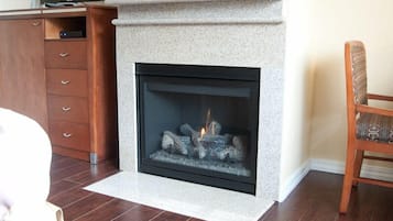 Pillowtop beds, desk, iron/ironing board, free WiFi