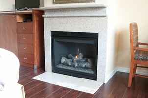 Pillowtop beds, desk, iron/ironing board, free WiFi