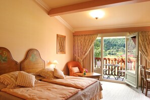 Premium bedding, pillow-top beds, minibar, in-room safe