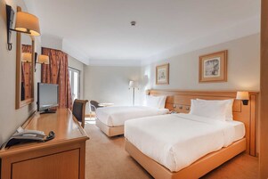 Standard Twin Room | Minibar, in-room safe, desk, blackout curtains