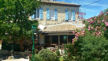 Fachada de la propiedad