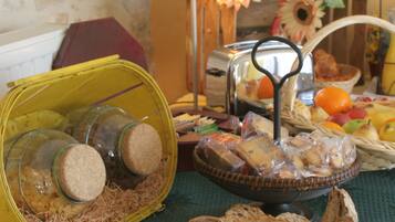 Petit déjeuner buffet (10 EUR par personne)