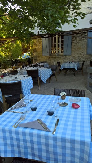 Lunch and dinner served, Regional cuisine