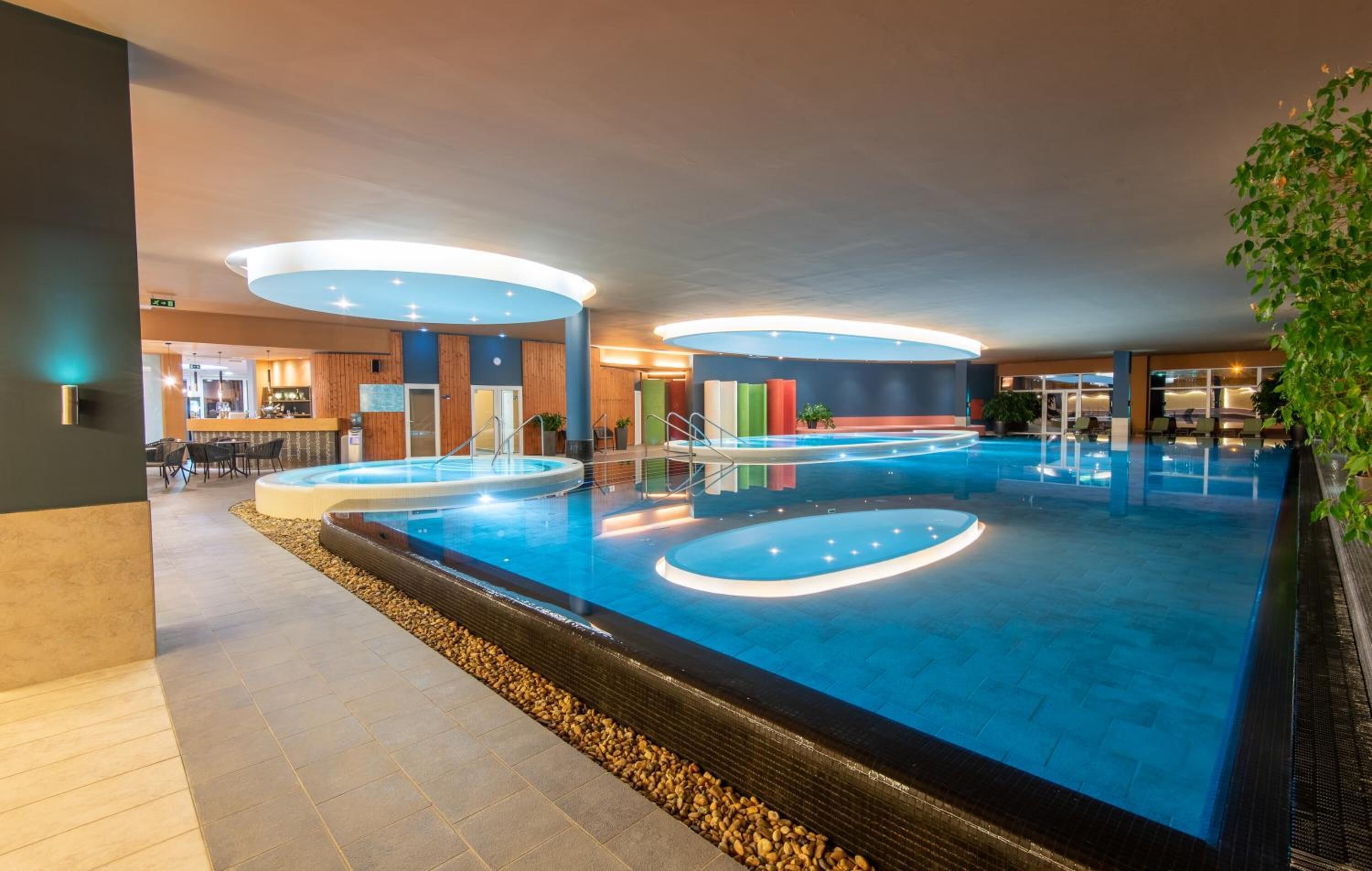 4 indoor pools, outdoor pool, open 7:00 AM to 9:00 PM, sun loungers