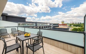 Minibar, in-room safe, desk, laptop workspace - Hunguest Szeged - ex Forrás (Szeged)