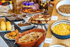 Café da manhã com buffet todos os dias (EUR 22 por pessoa)