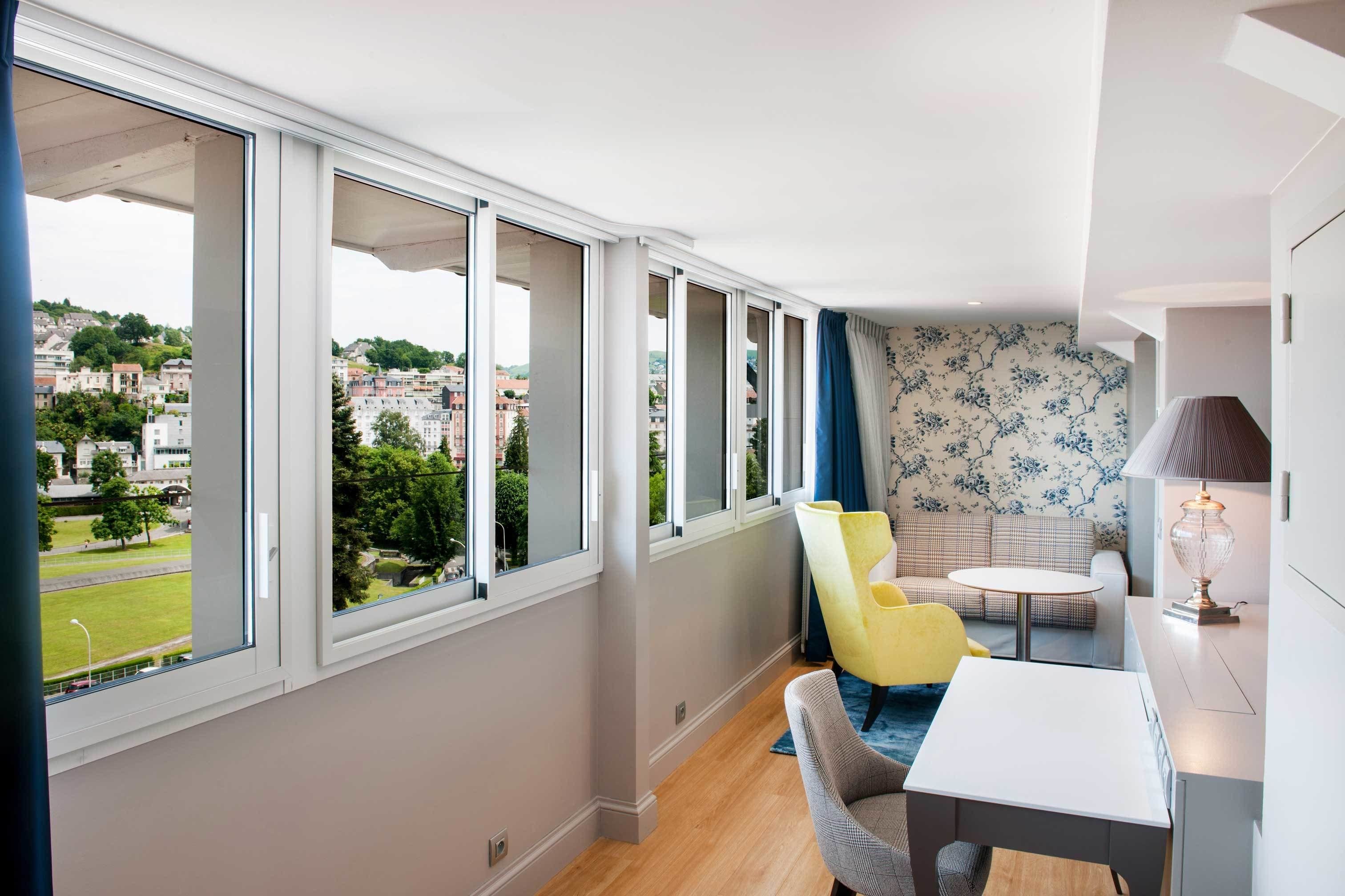 Suite (Privilege) | Zona de estar | Una televisión LCD