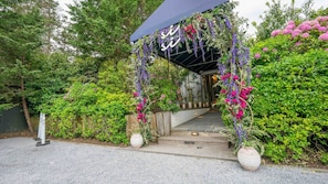 2 restaurants; breakfast, lunch, dinner and brunch served  - EHP Resort & Marina (East Hampton)