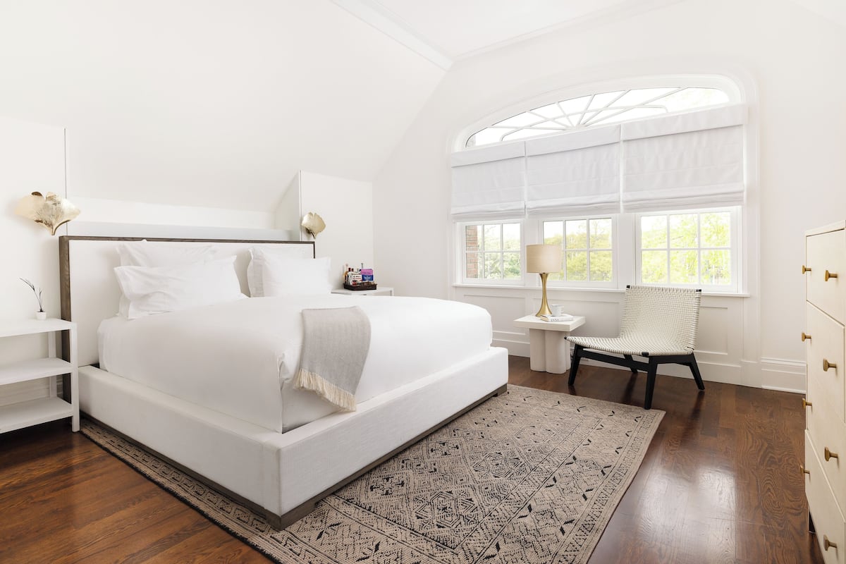 Luxe kamer | 1 slaapkamer, Italiaanse Frette-lakens, luxe beddengoed, een minibar